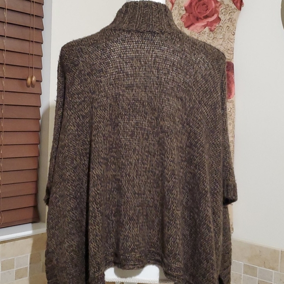 Collared Knit Poncho - Picture 5 of 8